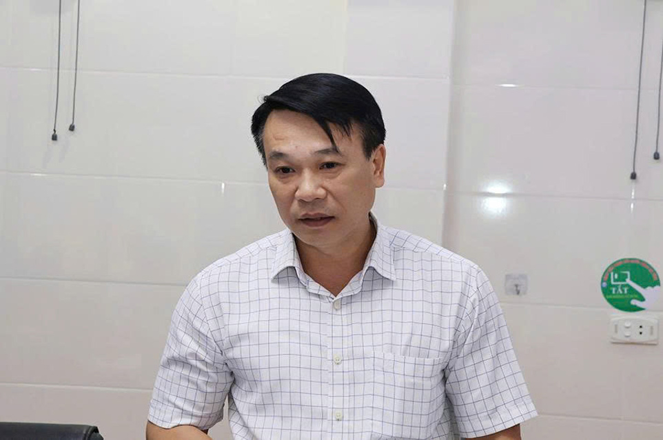 Chánh Văn phòng Đoàn ĐBQH và HĐND tỉnh Nguyễn Huy Hùng phát biểu